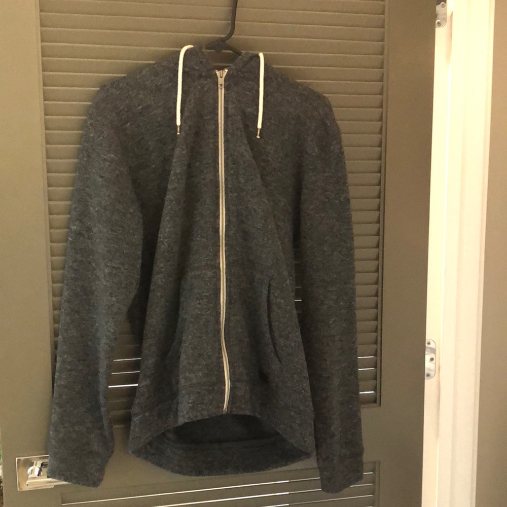 Quicksilver gray hoodie sweatshirt size medium in men’s.